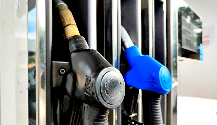 Бензин станет ещё дороже. Президент утвердил повышение акцизов на топливо