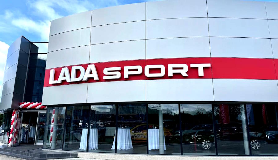 В Тольятти открыли новый автосалон Лада Спорт на месте бывшего дилера Порше