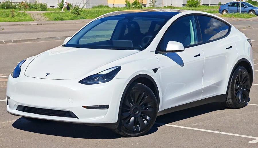 Tesla Model Y   2020 ,          7,5   