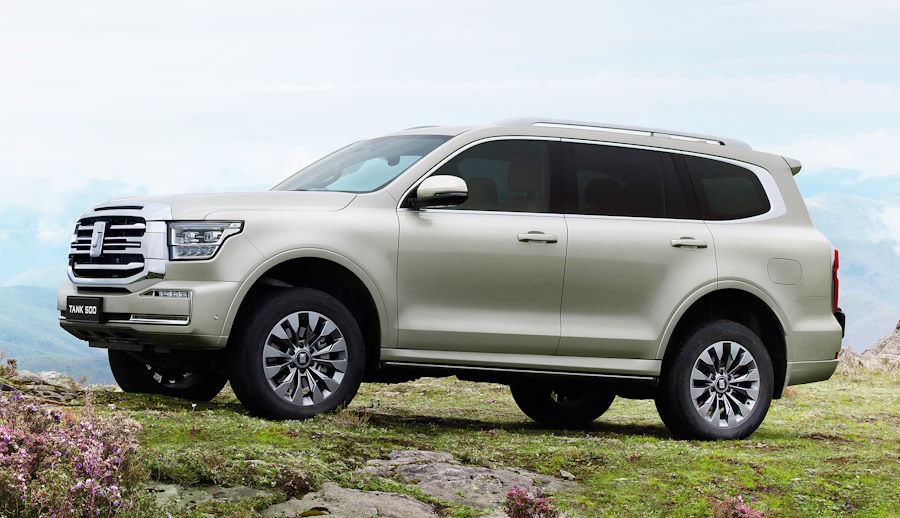 Электрически-бензиновый внедорожник Танк начали продавать в России. Цена уже известна