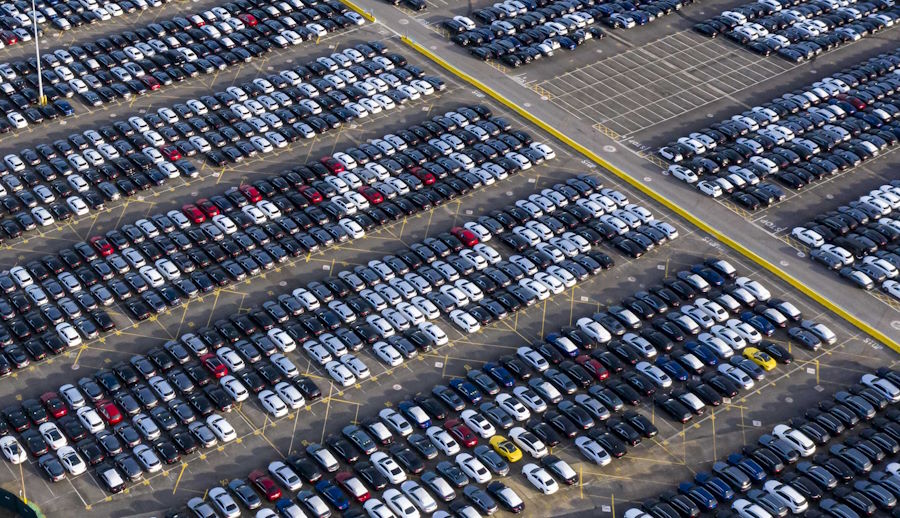 Тысячи прошлогодних автомобилей до сих пор нераспроданы в России