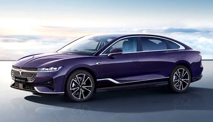 Пневма, полный привод и 400 л. с. мощности: начались продажи нового российского седана