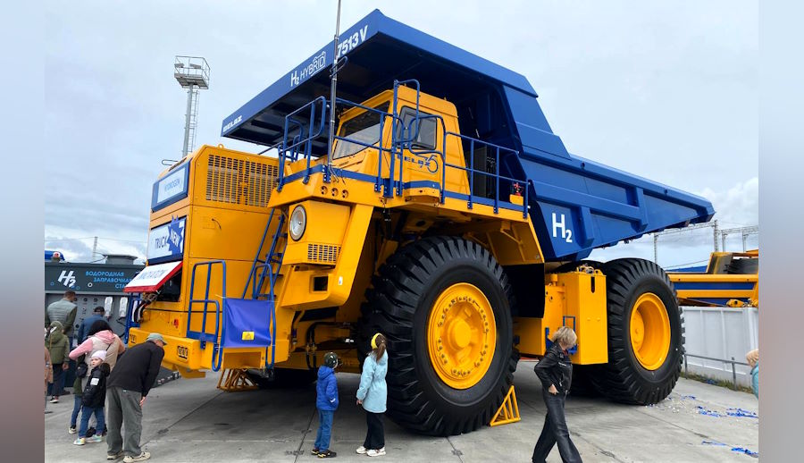 В Россию привезут БЕЛАЗ с двигателем нового типа