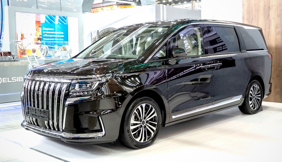 Стали известны цены на новый семейный минивэн российского производства