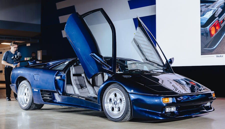 Первый аукцион эксклюзивных авто прошёл в России. Один из лотов продали за 67 миллионов