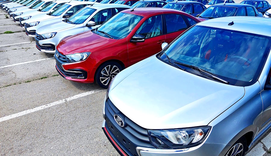 Спрос на автомобили в России снизился на 16%, но белорусская марка увеличила продажи вдвое