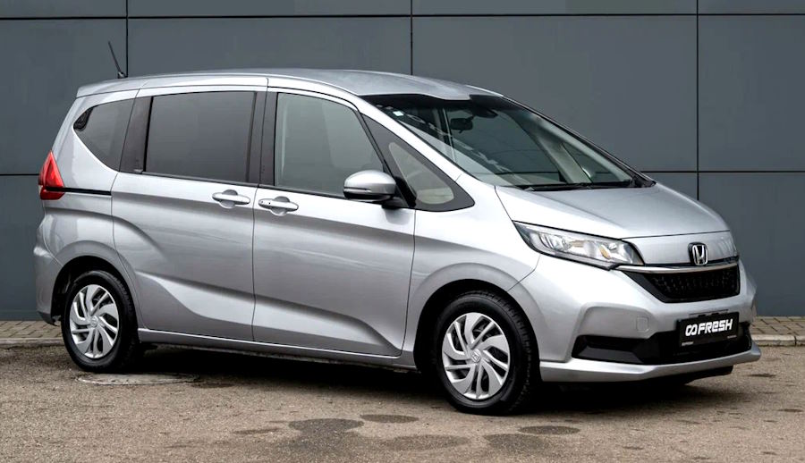 Разлюбили Тойоту? Вот какие праворульные автомобили везут сейчас в Россию