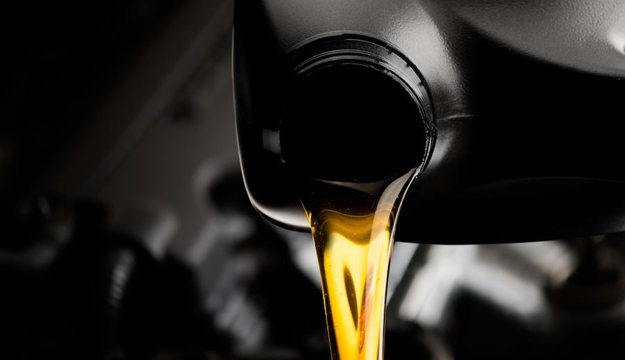 Как автолюбителям и бизнесу выбрать качественные смазочные материалы