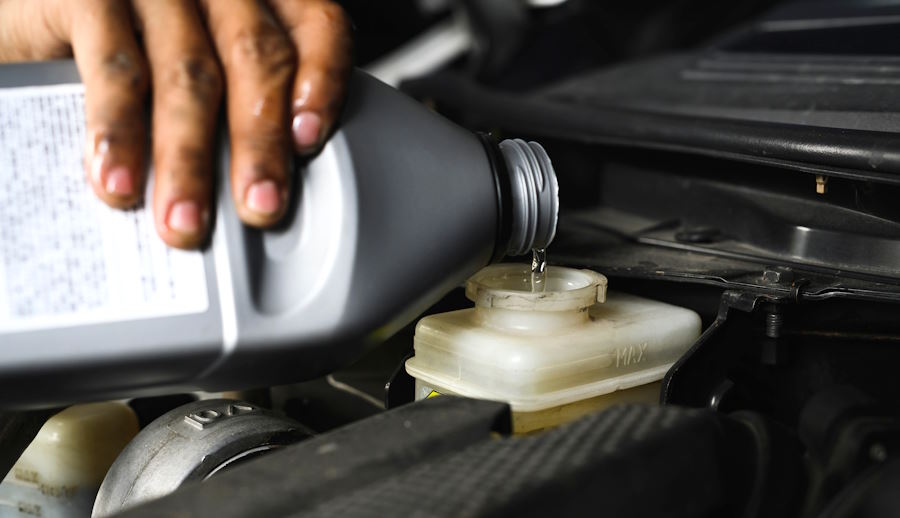 Эксперты рассказали, как долго можно хранить моторное масло и при каких условиях оно не теряет свойств