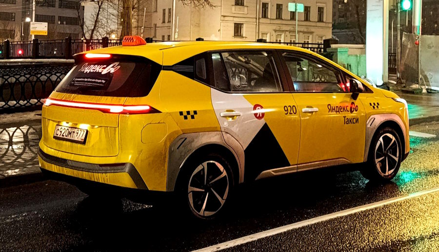 Новые электромобили-такси от Яндекса появились на улицах Москвы