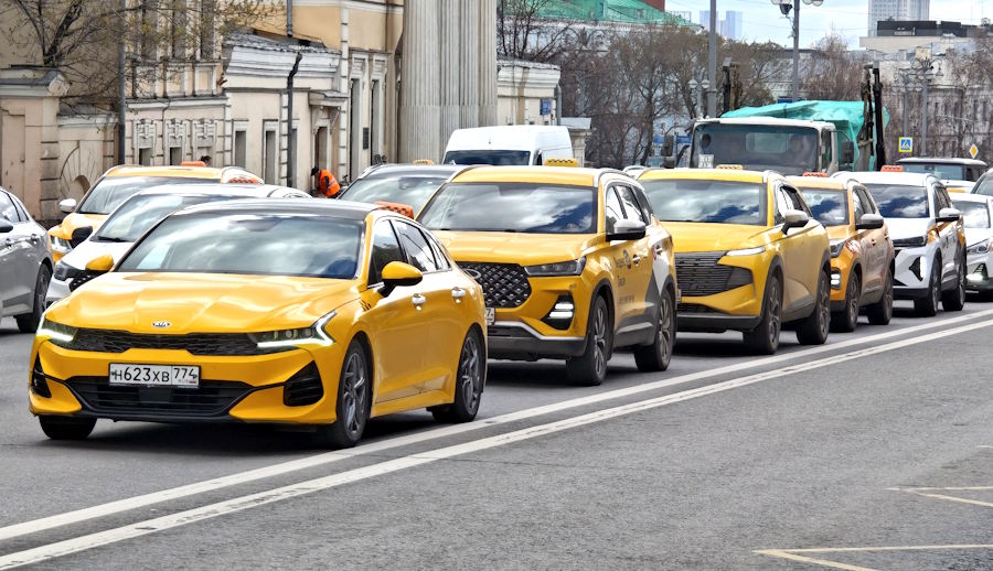 Названы самые распространённые автомобили такси в 2026 году — список