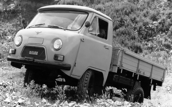 Экспортные поставки модели начались в 1959 году, а на некоторых рынках автомобиль продавался под именем Belaz 452