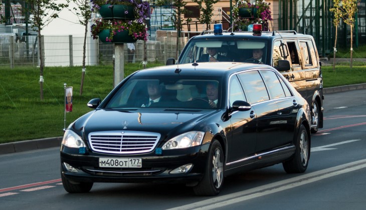 Шесть лет назад президент приехал на инаугурацию на лимузине Mercedes-Benz S600 Pullman