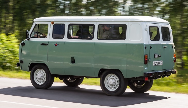 Летом этого года УАЗ представил юбилейную версию «буханки» — в честь 60-летия модели. Правда завод ведёт отсчёт от УАЗа-450, отличающегося по конструкции от нынешних машин