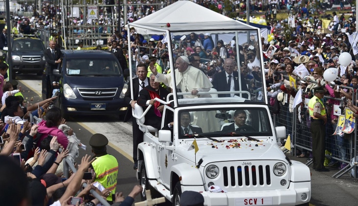 Настоящий Папа Римский Франциск и его парадный автомобиль