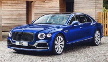 Новую модель Bentley за 15 млн рублей представили в Москве
