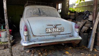 В Молдавии нашли старую «Волгу» ГАЗ-21, много лет простоявшую в гараже