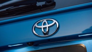 Автомобили Toyota подорожали второй раз за месяц