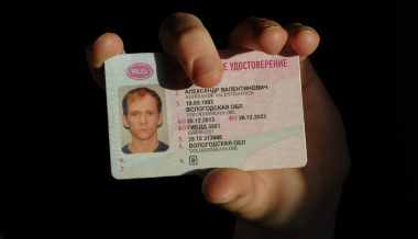 Путин разрешил ездить с просроченными водительскими правами
