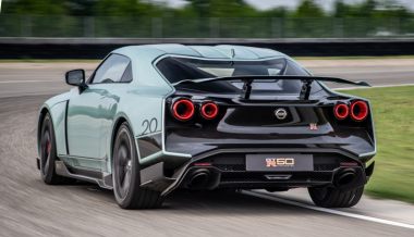 Представлена юбилейная версия спорткара Nissan GT-R за миллион евро