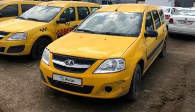 В Москве продают битые автомобили такси по бросовым ценам
