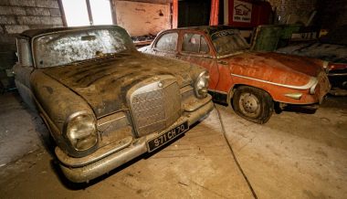 Брошенные автомобили, найденные во французской деревне