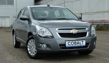 «Бюджетный» Chevrolet Cobalt вернулся в Россию: первые живые фото