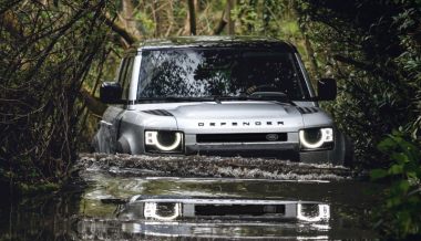 Стало известно, сколько будет стоить новый Land Rover Defender в России