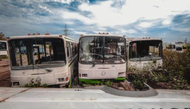 Свалка списанных автобусов в Подмосковье (24 фото)