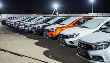 Продажи новых автомобилей в России растут, спрос на «Ладу» бьёт рекорды