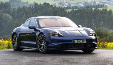 Вопреки падению рубля: электромобиль Porsche подешевел накануне старта продаж в России