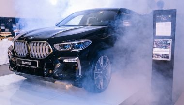 Новенькие кроссоверы BMW отзывают в России из-за отклеивающейся детали