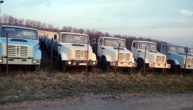 Десятки грузовиков ЗИЛ без пробега выставили на продажу (фото)