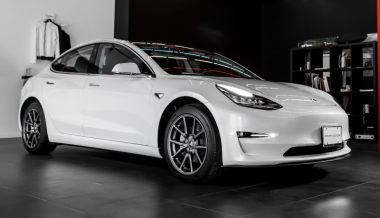 Электромобили Tesla официально придут на российский рынок