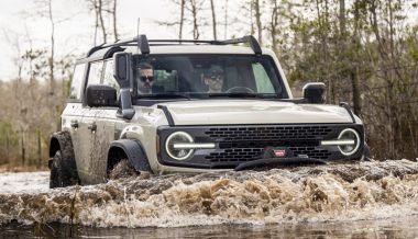 У внедорожника Ford Bronco появилась версия для езды по грязи и болотам