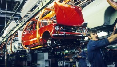 Стало известно, когда АвтоВАЗ возобновит производство и какие модели будет делать