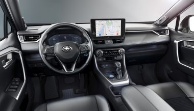 Кроссовер Toyota RAV4 получил обновлённый интерьер