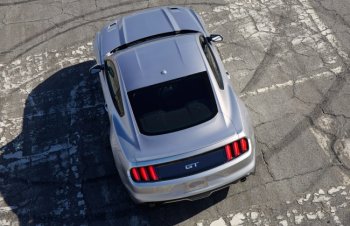 Новый Ford Mustang сможет сам жечь резину