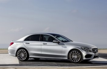 Mercedes-Benz назвал цены седана C-Класса и кроссовера GLA