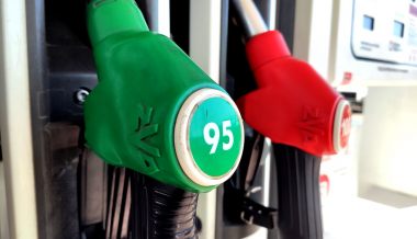 Почему цены на бензин выросли так резко? Названы пять причин подорожания