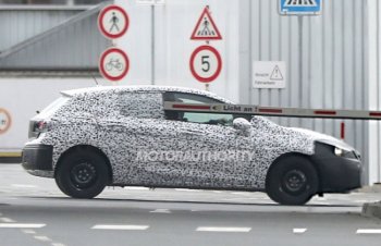 Следующее поколение хэтчбека Opel Astra сфотографировали во время тестов