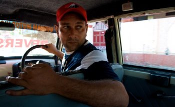 В Индии обнаружен водитель, ездящий только задним ходом