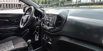 Опубликованы снимки интерьера модели Lada XRAY