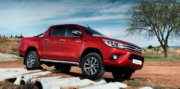 Дилеры марки Toyota начали продажи нового пикапа Hilux