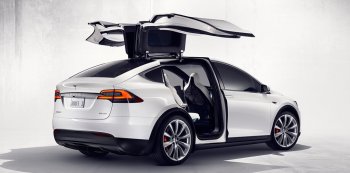 Tesla начала прием предварительных заказов на кроссовер Model X