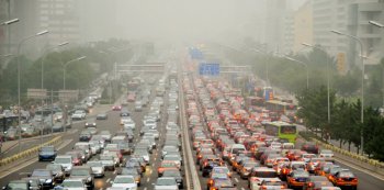Большей части автомобилей Пекина запретили выезжать на улицы