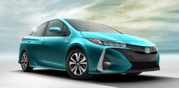 У нового поколения «гибрида» Toyota Prius появилась подзаряжаемая версия