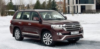 Новая версия внедорожника Toyota Land Cruiser представлена в России