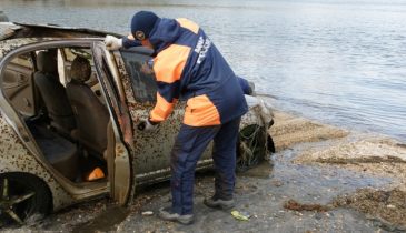 Спасатели подняли со дна Байкала почти сто автомобилей