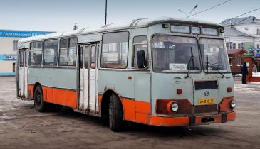 Старые автобусы ЛиАЗ на улицах Арзамаса